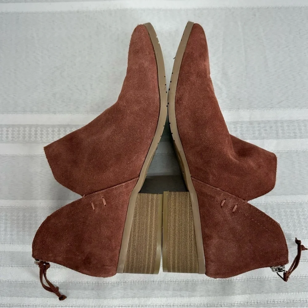 Reaction Kenneth Cole side 8.5 Side Skip Terracotta Red Suede Boots Booties